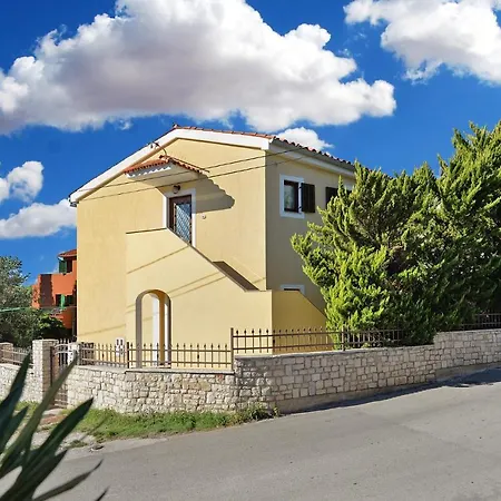 House 1096 Holiday home Premantura